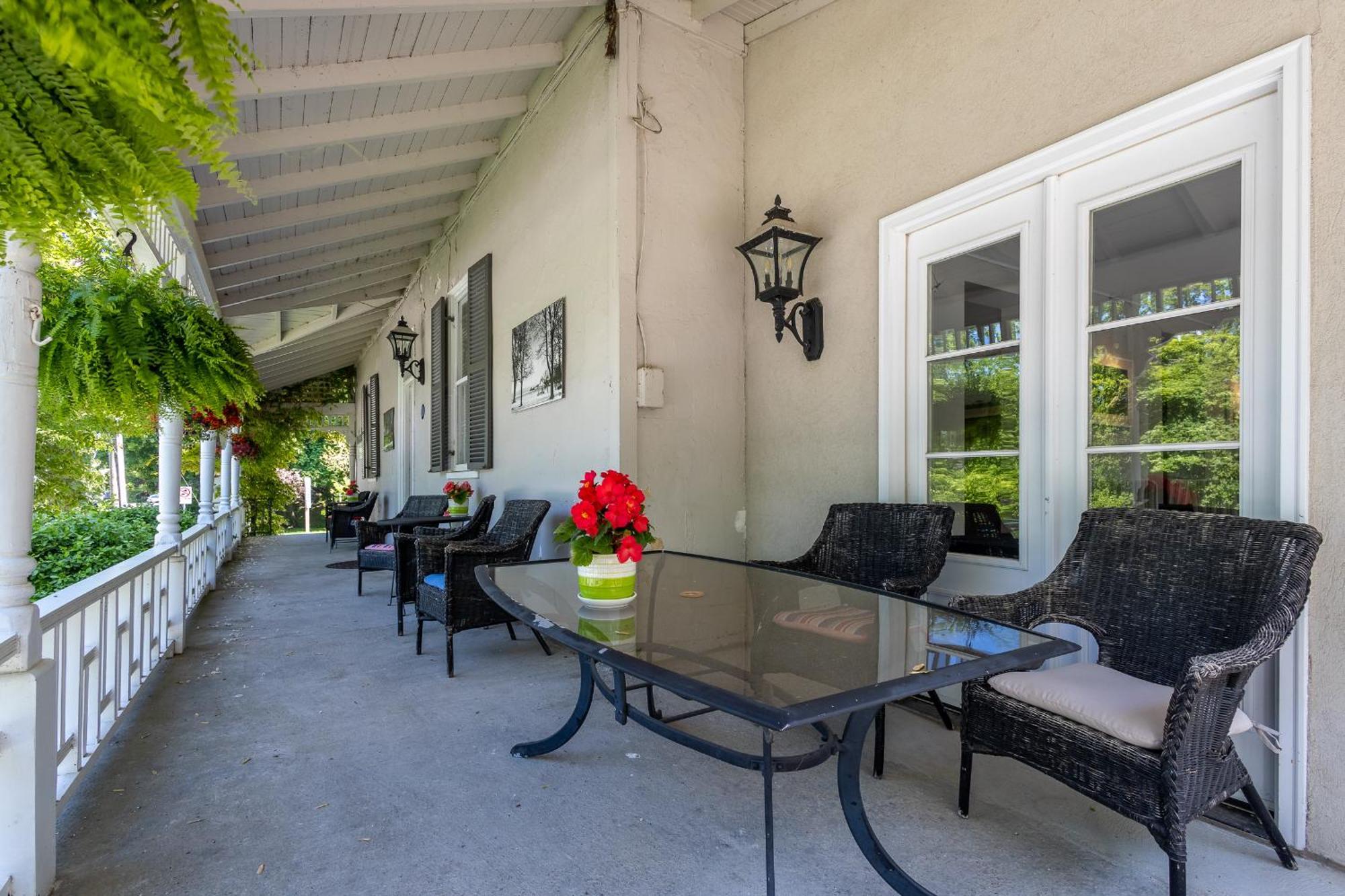 The Old Bank House Hotell Niagara-on-the-Lake Exteriör bild